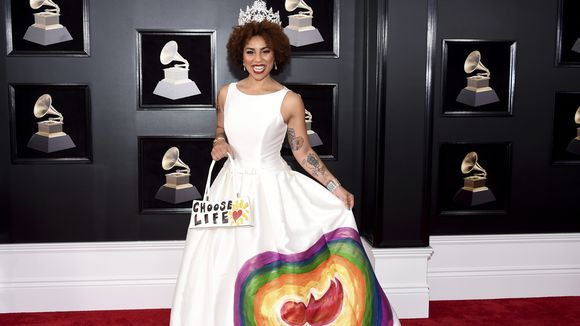 636527534435449393-AP-60TH-ANNUAL-GRAMMY-AWARDS---ARRIVALS-96988987