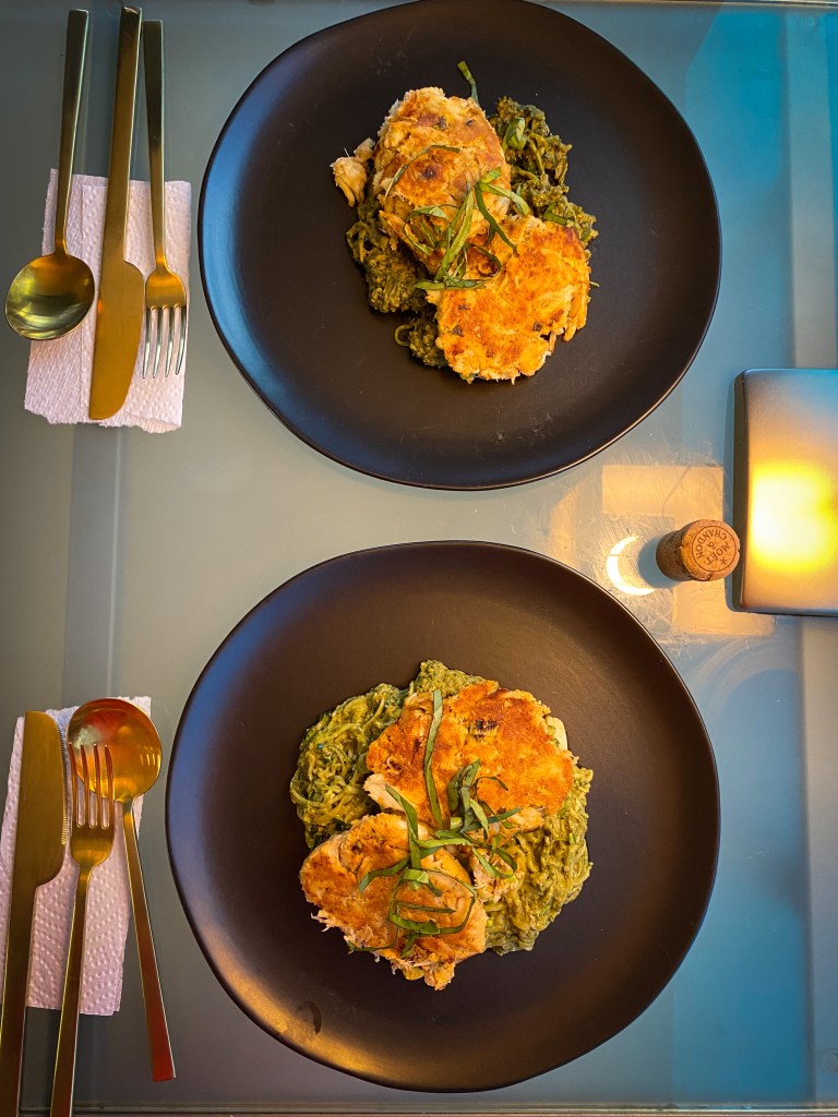 THE MOST AMAZING DINNER! Keto Crab Cakes! Made with almond flour and jumbo lump crab meat, these healthy and DELICIOUS crab cakes will become a new family favorite! #glutenfree #paleo #keto #lowcarb #crab #summer #food #recipe #healthyfood #cooking 