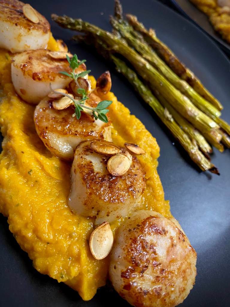 This is the BEST date night dinner! Pan seared scallops are paired with the most delicious acorn squash mash, making for a gorgeous, low carb and KETO feast! Truly restaurant quality! #food #glutenfree #dinner #keto #lowcarb #healthyfood #recipe #datenight #scallops #seafood