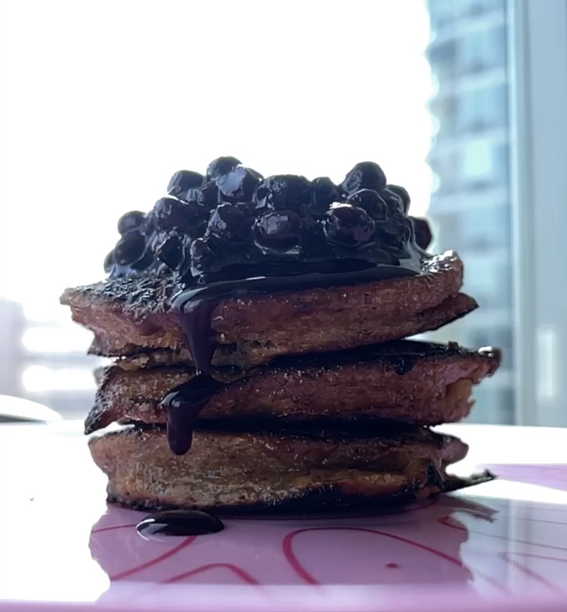 A decadent and down right delicious breakfast recipe! Banana Pancakes! And they’re secretly healthy! Made from bananas and almond flour, they’re gluten free and paleo too! #healthyfood #breakfast #pancakes #food #paleo #glutenfree #brunch #vegetarian #edrecovery #wellness 
