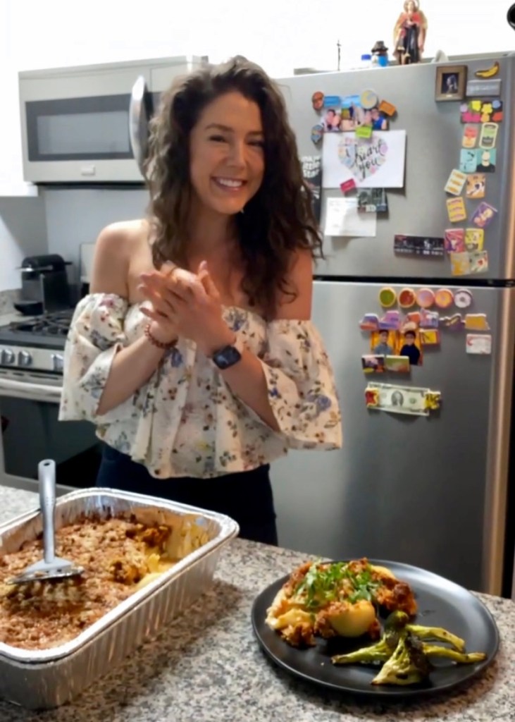 Delicious and healthy Cheesy Stuffed Shells the whole family will love! This easy weeknight dinner is great for LEFTOVERS! Which means, cook once, and enjoy all week! #food #family #recipes #pasta #italian #healthyfood #dinner 