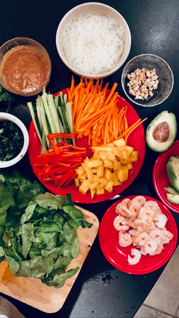 A healthy and deliciously FUN dinner! SHRIMP AND AVOCADO SLRING ROLLS! These protein packed, gluten free and keto rolls are a great way to get your kids (or picky eater) to eat their veggies! And don’t forget the AMAZING peanut dipping sauce! YUM! #recipe #dinner #paleo #glutenfree #food 