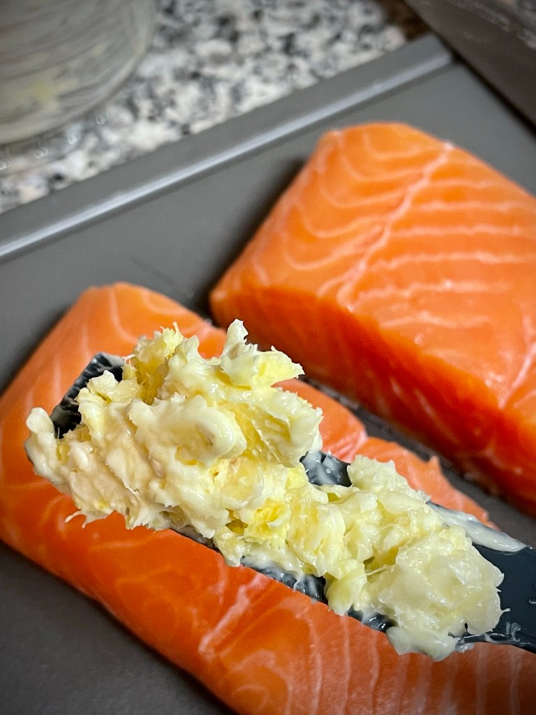 A new cooking method to make the most delicious and JUICY salmons you’ve ever had! CAST IRON Ginger Garlic Salmon! #keto #glutenfree #food #lowcarb #healthyfood #dinner #paleo #specificcarbohydratediet #salmon #cooking 