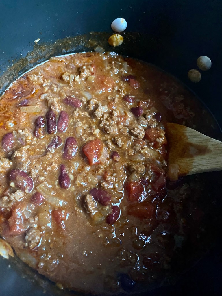When the weather gets cold, it calls for CHILI! this hearty and delicious family recipe is healthy, gluten free and until now - TOP SECRET! that’s right! Nobody makes chili like they do in the Midwest! #food #glutenfree #dinner #chili #keto #paleo #cooking #recipe #soup #beef #midwest