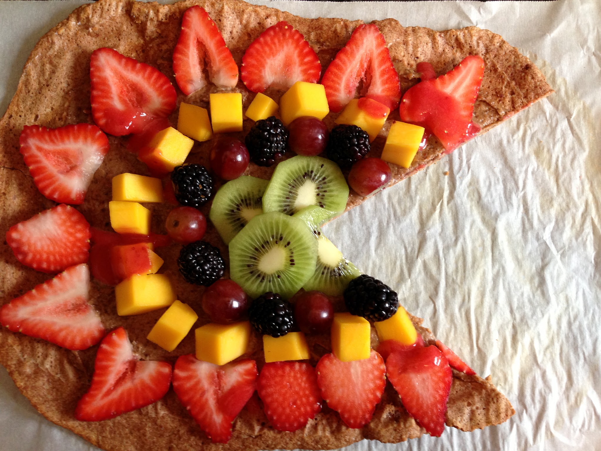 Dessert Fruit Pizza by BeautyBeyondBones #glutenfree #vegan #paleo #food #healthyfood #grainfree #edrecovery #vegetarian #sweets
