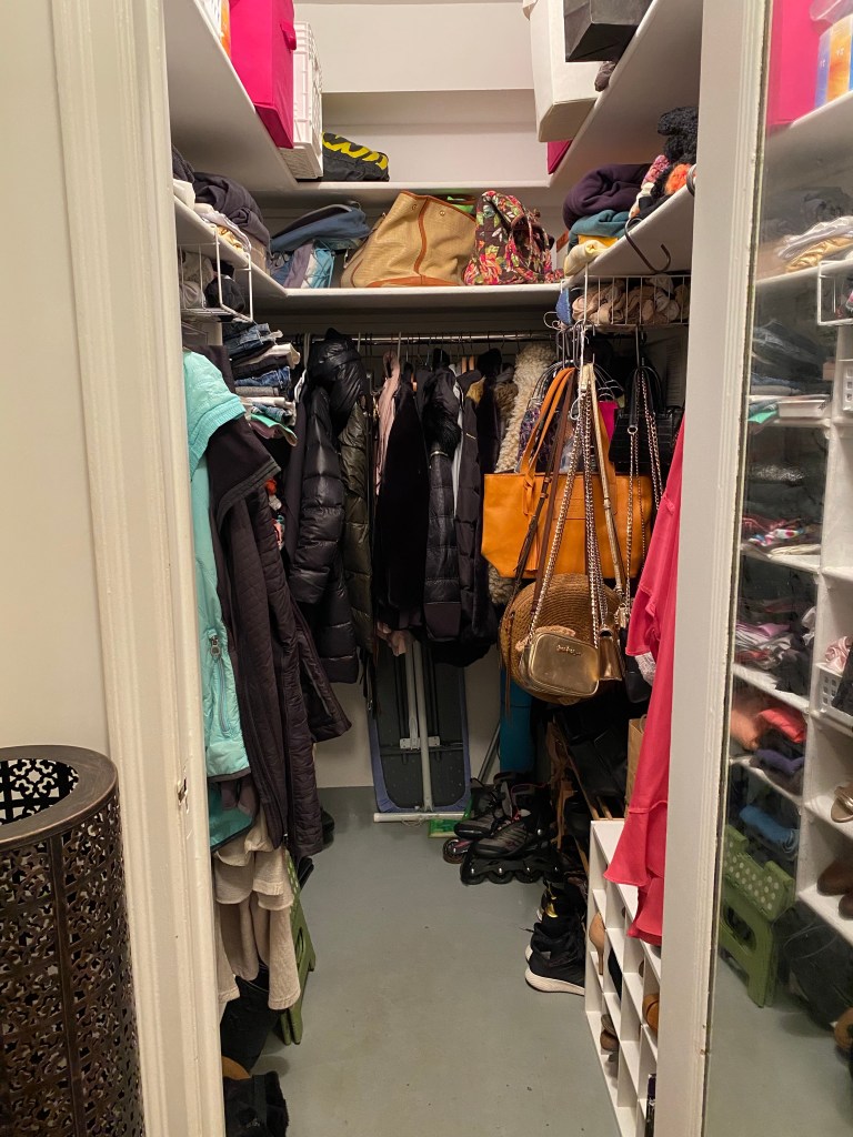 What freedom there is in clearing away things from the past that no longer serve you! When we let go of those things we’re holding on to, it allows us to have open hands for the blessings to come! #Catholic #recovery #edrecovery #Faith #god #christmas #cleaning #life #nyc #christianity