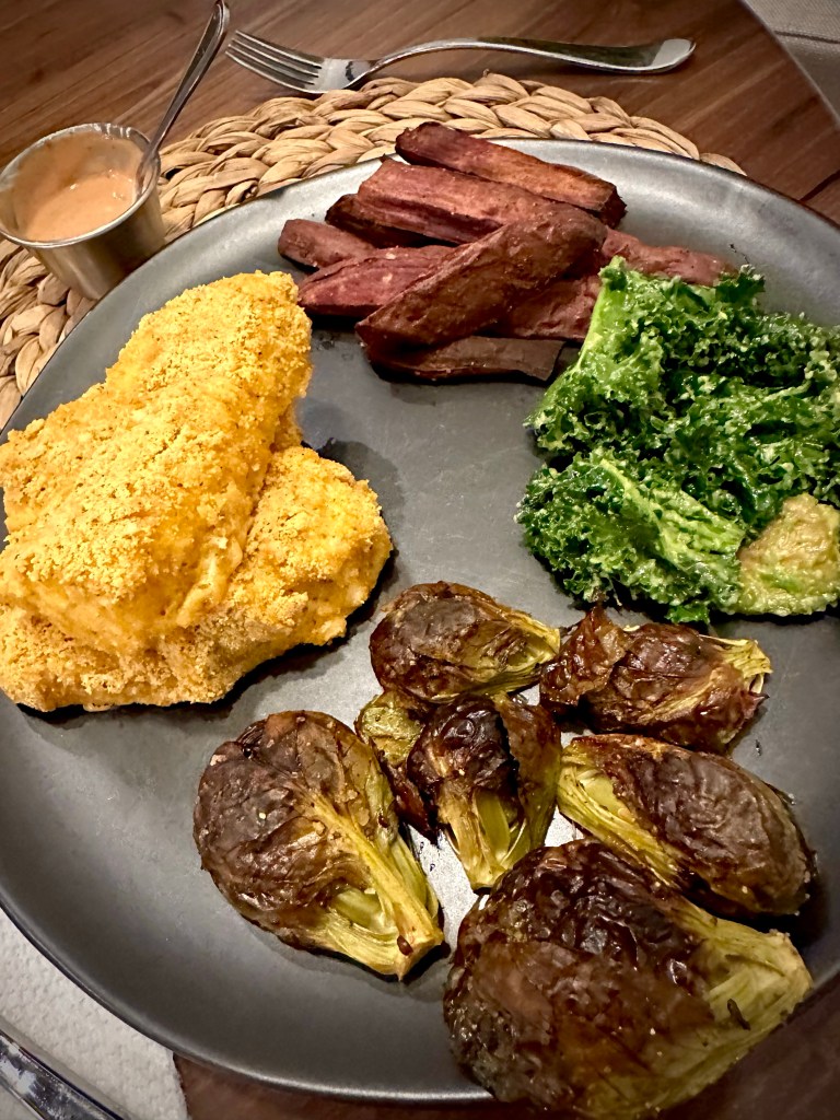 Keto Fish & Chips?! YES!!! This meal is so outrageously delicious — and packed with protein…. Because it uses ALMOND FLOUR! Make this tonight! #food #Lent #Glutenfree #lowcarb #keto #Specificcarbohydratediet #dinner #yum #cooking #fish