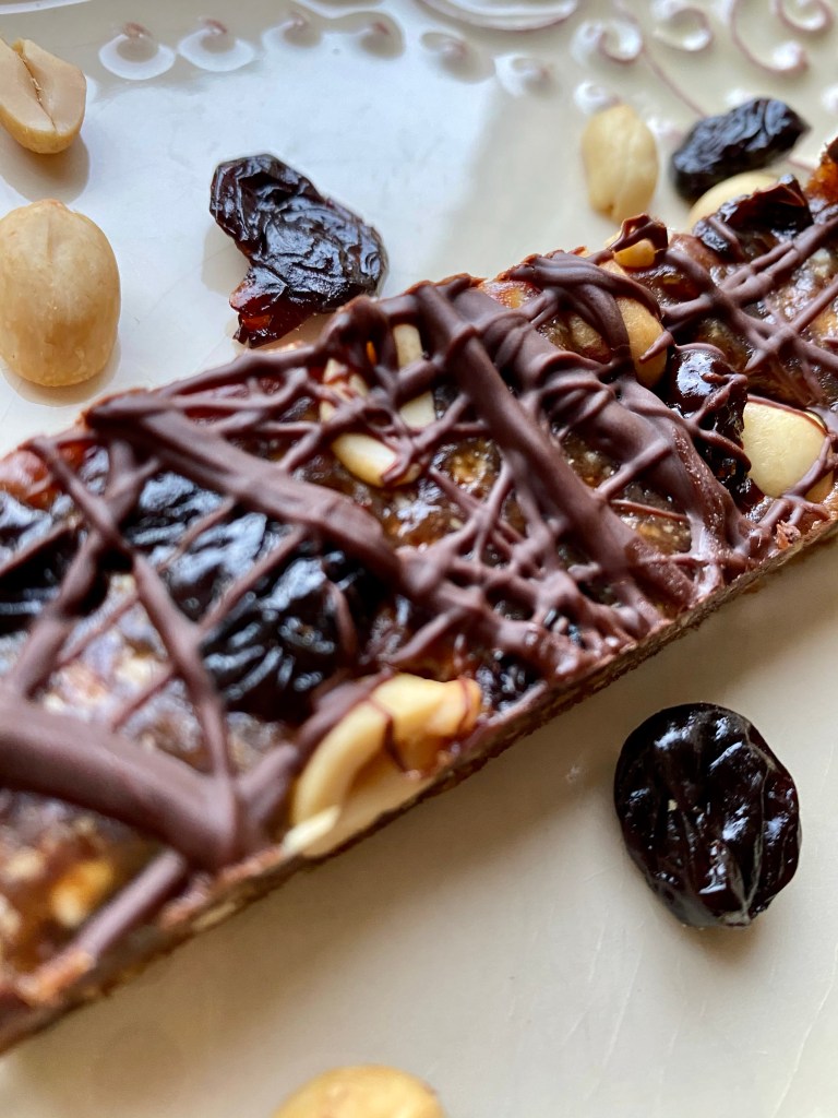 The Super Bowl is here! And this #Cincinnati gal is sharing all the Cincy #foodie fare that is sure to make your #SuperBowl #party a hit! (Even if you're not a Cincinnati #Bengals fan!) #whodey #snacks #food #skyline #recipes 