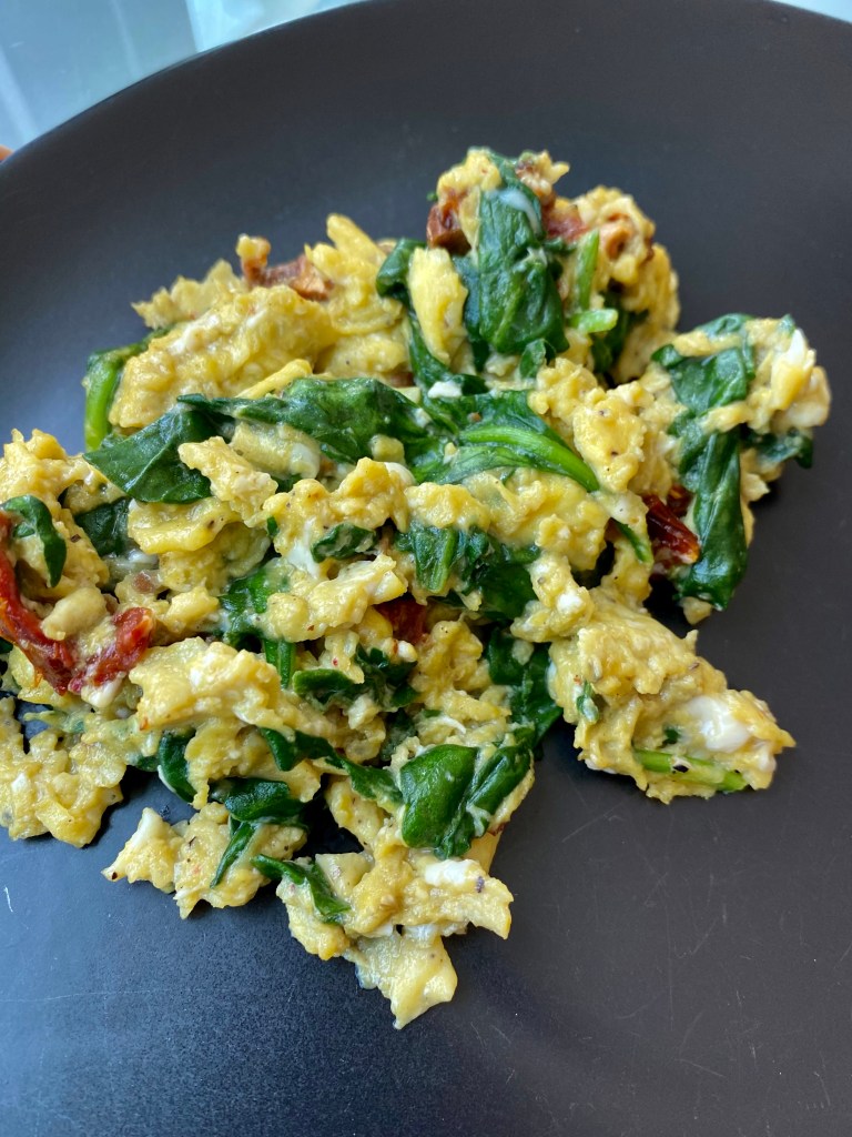 An easy and delicious breakfast recipe! Provençal Scrambled Eggs! Creamy and delicious and busying with flavor! Garlic, sun dried tomatoes and spinach come together for this brunch classic! #food #breakfast #healthyfood #eggs #glutenfree #paleo #keto #scd #cooking #brunch