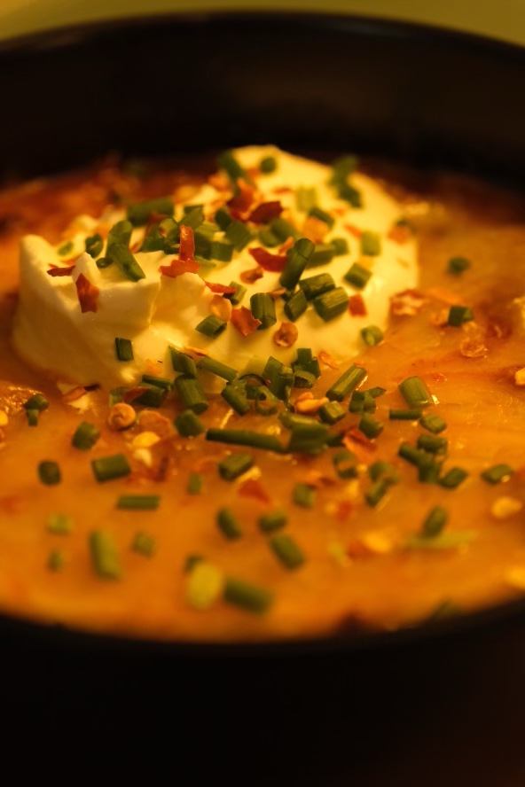 When the weather gets cold, it calls for CHILI! this hearty and delicious family recipe is healthy, gluten free and until now - TOP SECRET! that’s right! Nobody makes chili like they do in the Midwest! #food #glutenfree #dinner #chili #keto #paleo #cooking #recipe #soup #beef #midwest