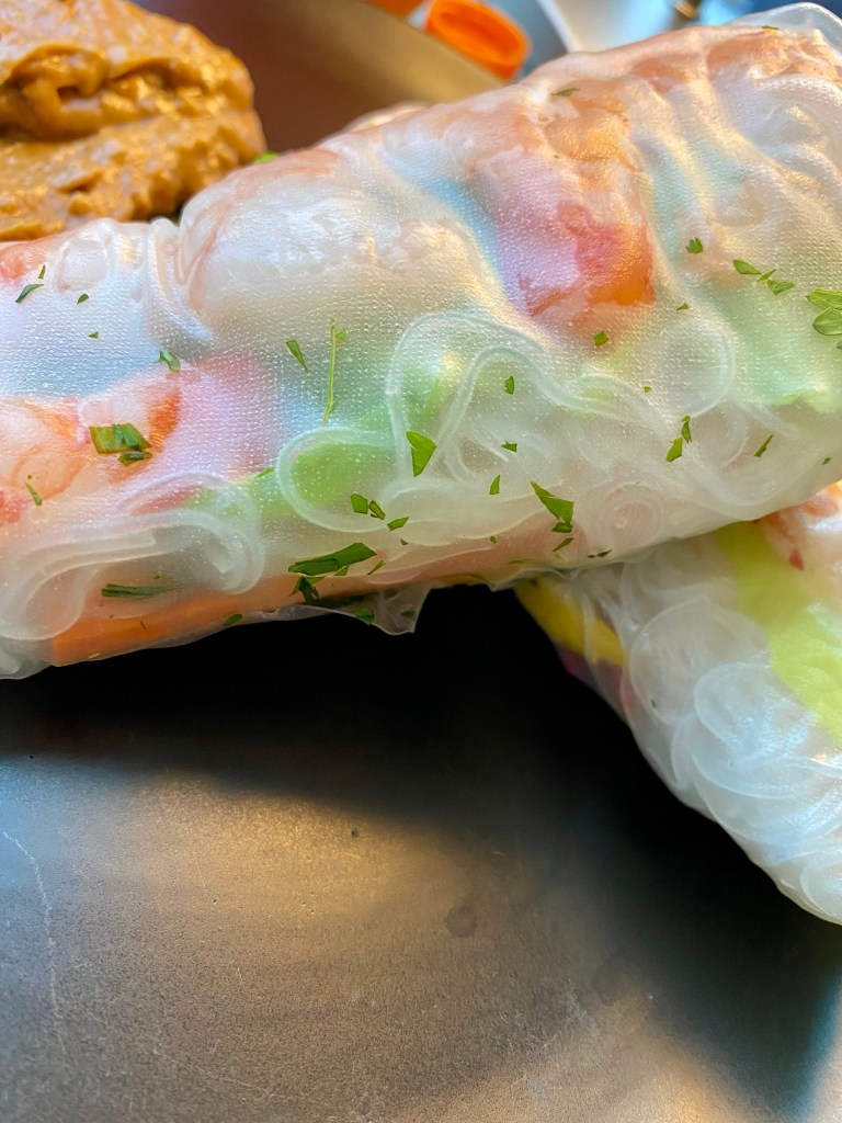 A healthy and deliciously FUN dinner! SHRIMP AND AVOCADO SLRING ROLLS! These protein packed, gluten free and keto rolls are a great way to get your kids (or picky eater) to eat their veggies! And don’t forget the AMAZING peanut dipping sauce! YUM! #recipe #dinner #paleo #glutenfree #food 