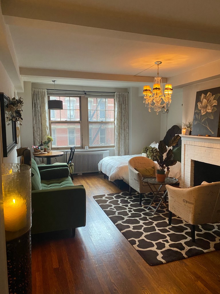 What freedom there is in clearing away things from the past that no longer serve you! When we let go of those things we’re holding on to, it allows us to have open hands for the blessings to come! #Catholic #recovery #edrecovery #Faith #god #christmas #cleaning #life #nyc #christianity