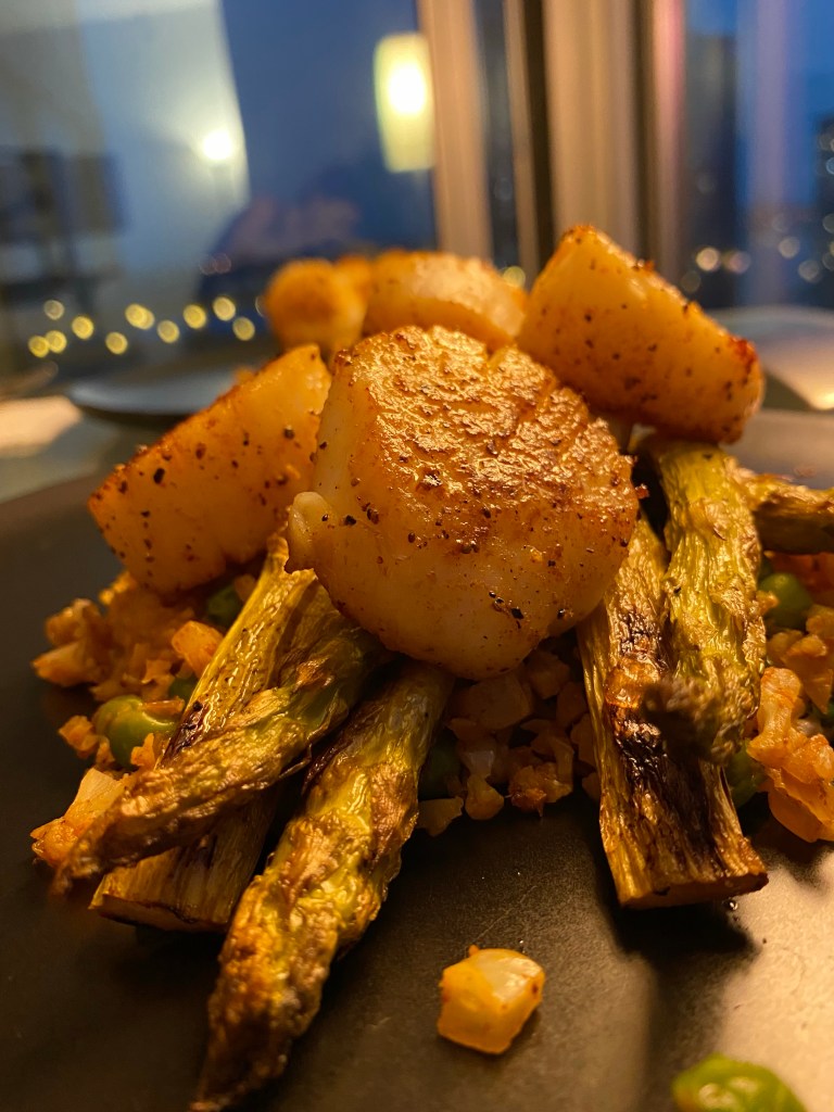 An outrageously delicious 30 MINUTE MEAL! This healthy #dinner combines pan seared #scallops with golden brown cauliflower rice for the perfect #keto and gluten free meal! Make this tonight! #glutenfree #food #recipe #healthy #healthyfood #lowcarb #specificcarbohydratediet 