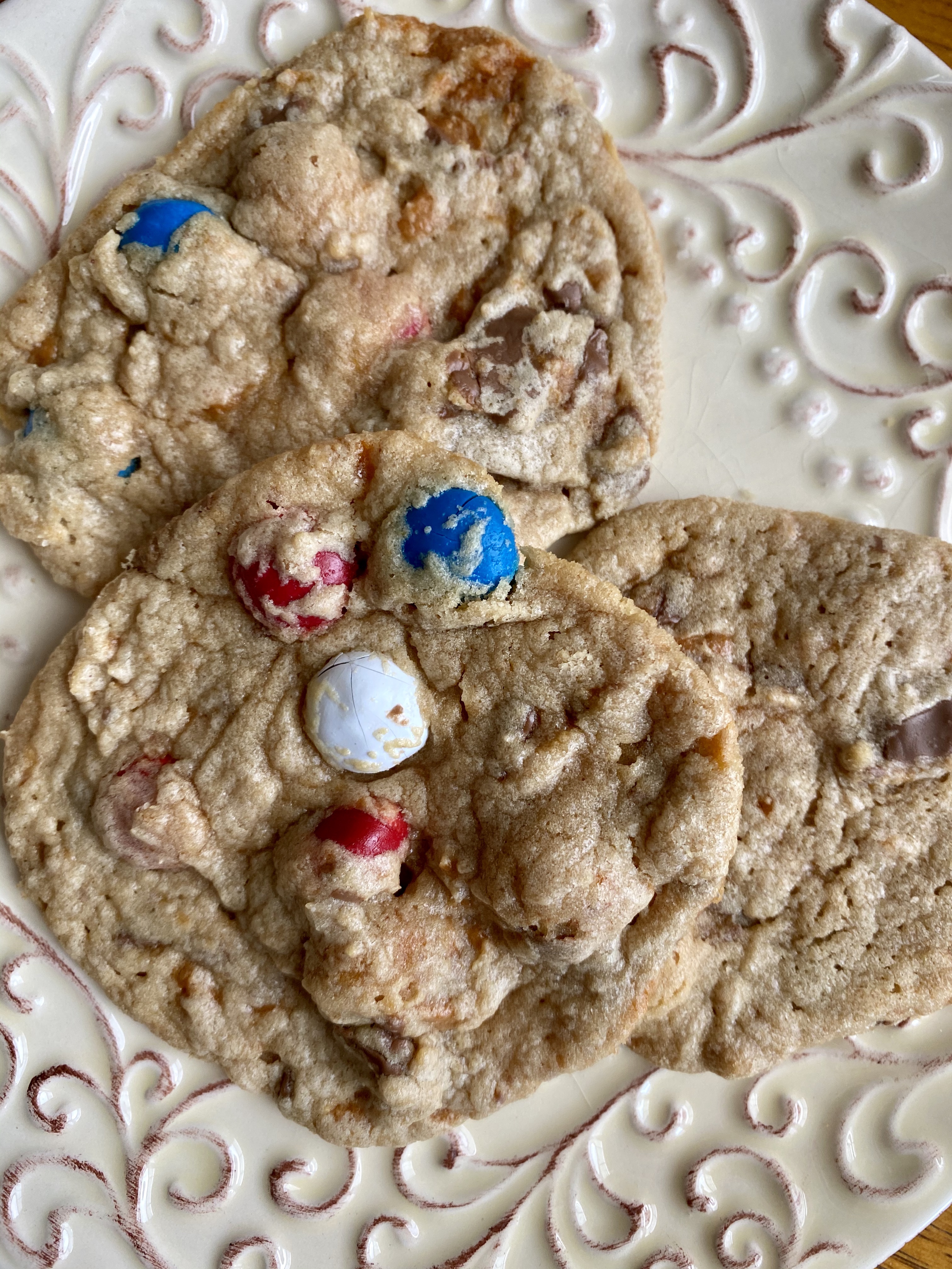 Butterfinger Cookies by BeautyBeyondBones #dessert #treats #yummy #butterfinger #chocolate #peanutbutter #cookies #food #edrecovery
