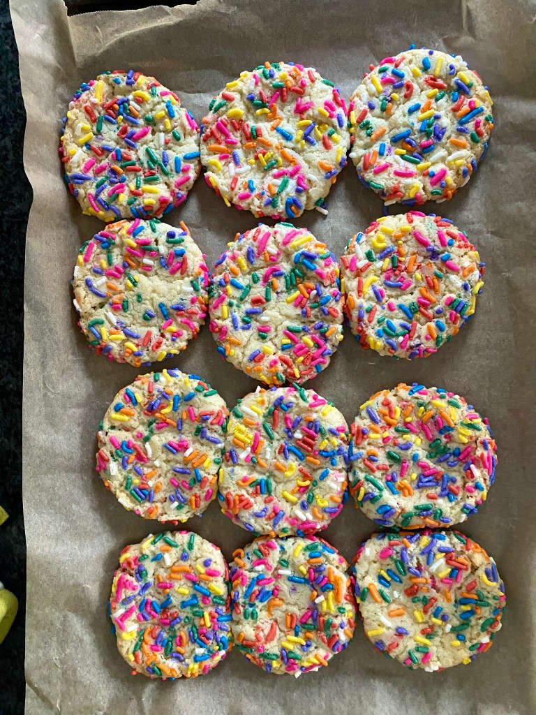 Easy Funfetti Cookies you can whip up in under an hour! Why? STORE BOUGHT #COOKIE DOUGH! Perhaps it's cheating, but hey -- you can't knock the results! #baking #cookies #dessert #food #edrecovery #family #treats #yum 