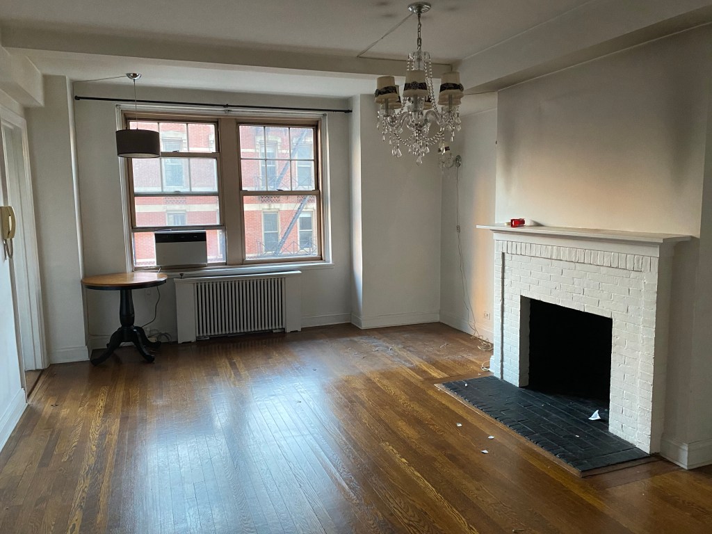 Today is MOVING DAY! Oh my gosh! What an exciting day! After 12 years in New York City, this gal is moving back to Ohio! Let’s just say I missed the grass, I missed nice people, and I missed MORE LIVING SPACE! #moving #goodbyenyc #nyc #ohio #life #engaged #boxes #manhattan #citylife #newyorkcity