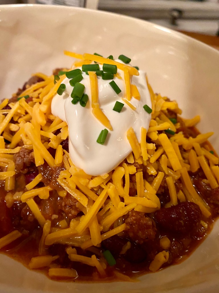 When the weather gets cold, it calls for CHILI! this hearty and delicious family recipe is healthy, gluten free and until now - TOP SECRET! that’s right! Nobody makes chili like they do in the Midwest! #food #glutenfree #dinner #chili #keto #paleo #cooking #recipe #soup #beef #midwest