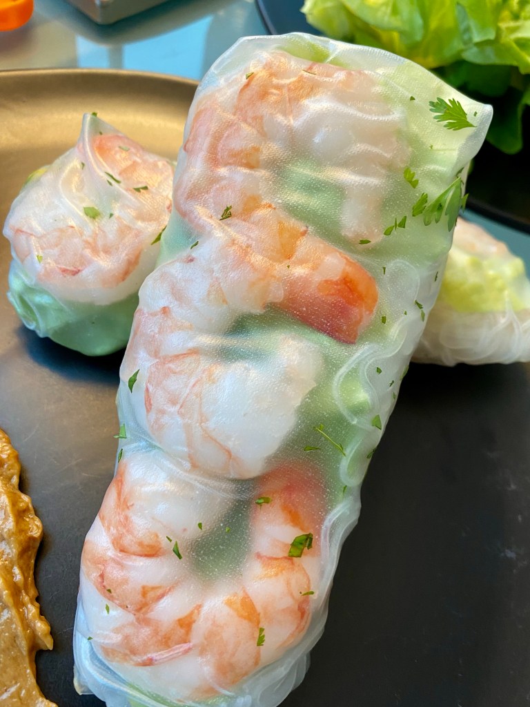 A healthy and deliciously FUN dinner! SHRIMP AND AVOCADO SLRING ROLLS! These protein packed, gluten free and keto rolls are a great way to get your kids (or picky eater) to eat their veggies! And don’t forget the AMAZING peanut dipping sauce! YUM! #recipe #dinner #paleo #glutenfree #food 