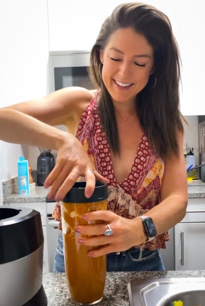 DATE NIGHT, ELEVATED! Scallops Diavolo! Italian for “devil,” this spicy red sauce pairs perfectly with pan seared scallops and cauliflower rice! This super EASY and delicious keto recipe is gorgeous, healthy, and FAST! #food #healthyfood #cooking #scallops #keto #paleo #lowcarb #glutenfree #datenight #dinner