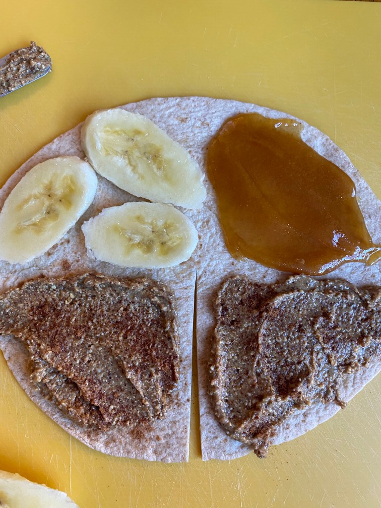 Almond butter, banana, cinnamon and Manuka Honey, snuggled inside a chewy tortilla. So xdelicious! BUT! DO YOU KNOW THE AMAZING BENEFITS OF MANUKA HONEY?! Find out! #snack #snacktime #vegetarian #glutenfree #specificcarbdiet #healthyfood #yum #cooking #recipe #food 