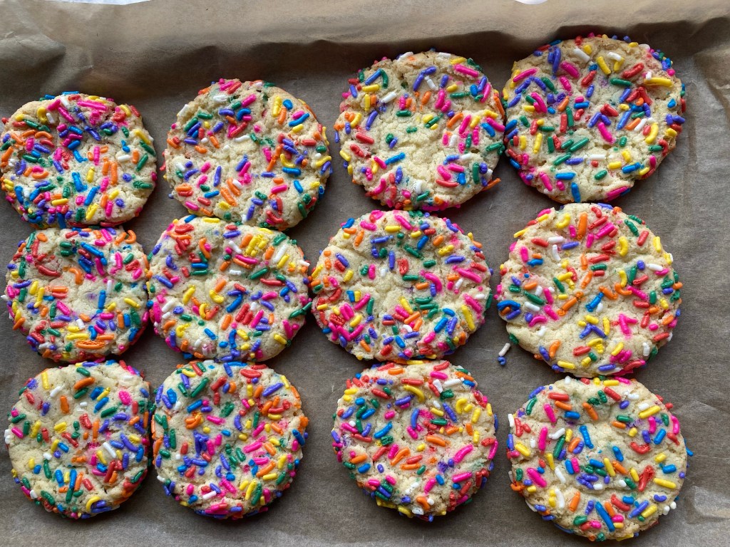 Easy Funfetti Cookies you can whip up in under an hour! Why? STORE BOUGHT #COOKIE DOUGH! Perhaps it's cheating, but hey -- you can't knock the results! #baking #cookies #dessert #food #edrecovery #family #treats #yum 