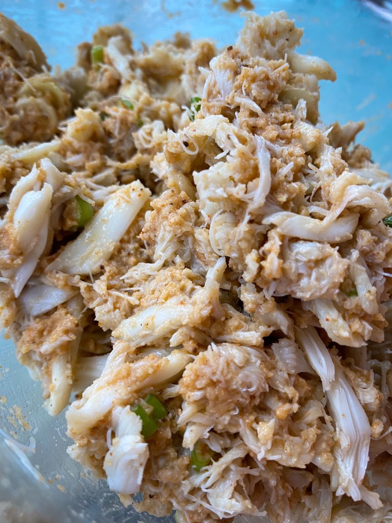 THE MOST AMAZING DINNER! Keto Crab Cakes! Made with almond flour and jumbo lump crab meat, these healthy and DELICIOUS crab cakes will become a new family favorite! #glutenfree #paleo #keto #lowcarb #crab #summer #food #recipe #healthyfood #cooking 