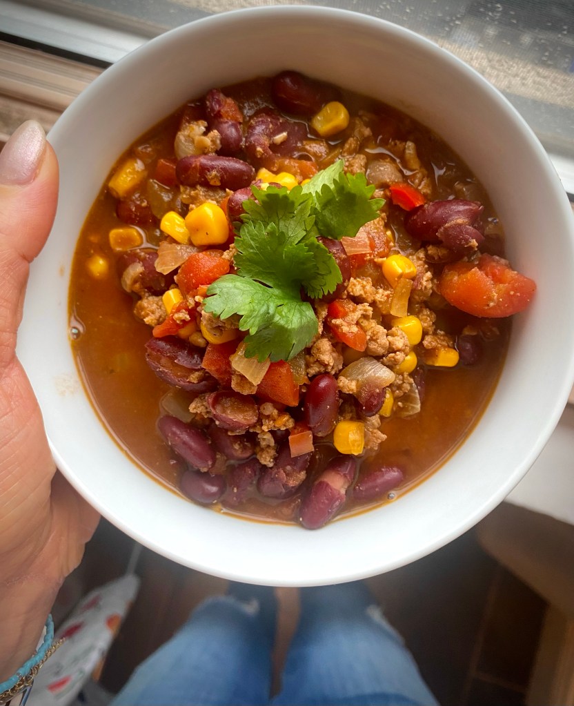 Hearty and delicious Turkey Chili! The perfect dinner for #fall! High in protein, and high in flavor! Plus you can make it in under an hour! #chili #recipe #food #dinner #family #cooking #healthy #comfortfood #quickdinner