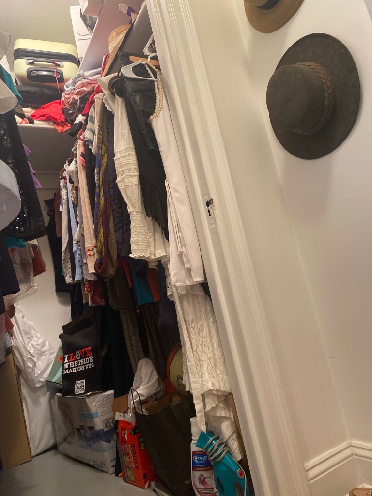 What freedom there is in clearing away things from the past that no longer serve you! When we let go of those things we’re holding on to, it allows us to have open hands for the blessings to come! #Catholic #recovery #edrecovery #Faith #god #christmas #cleaning #life #nyc #christianity