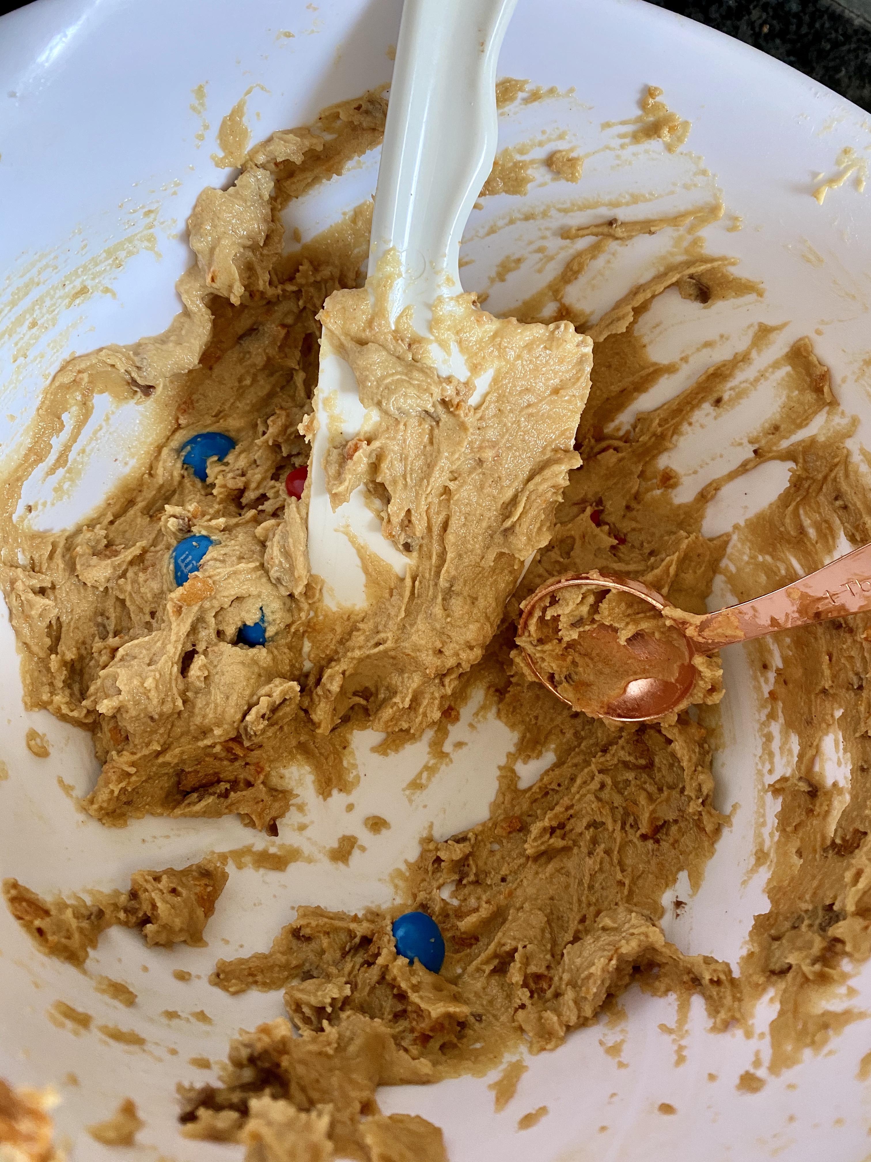 Butterfinger Cookies by BeautyBeyondBones #dessert #treats #yummy #butterfinger #chocolate #peanutbutter #cookies #food #edrecovery