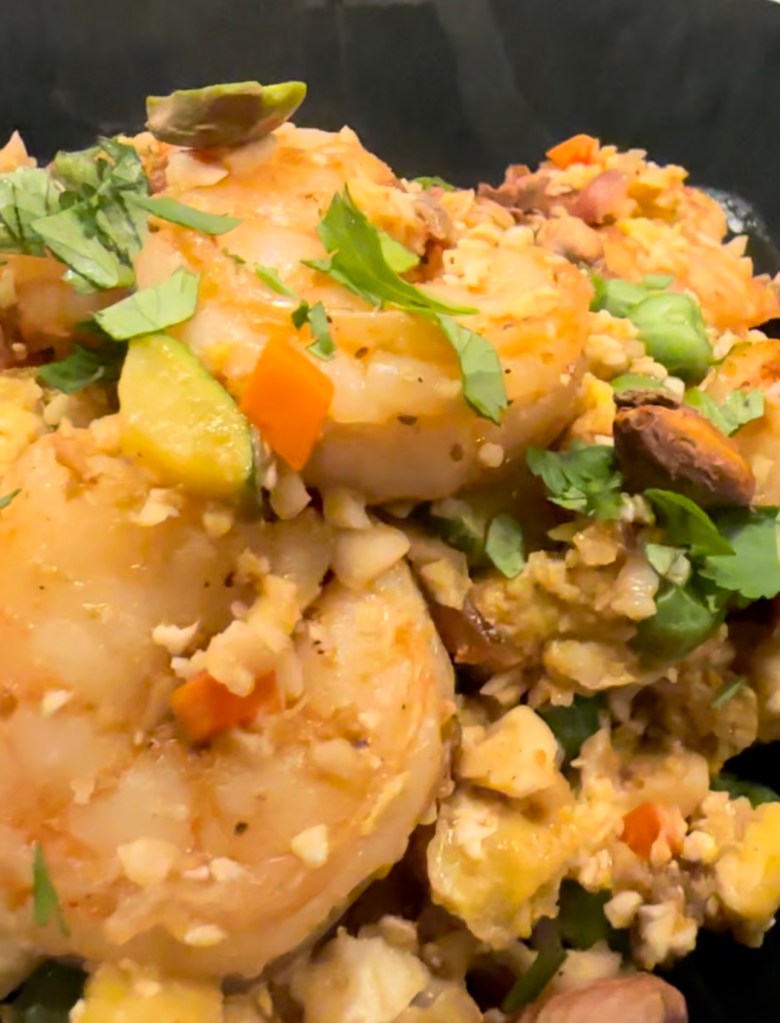 Did you know you can make fried rice out of CAULIFLOWER?! That’s right! This low carb #cooking hack is absolutely delicious! #food #dinner #glutenfree #keto #paleo #lowcarb #specificcarbohydratediet #healthyfood #shrimp