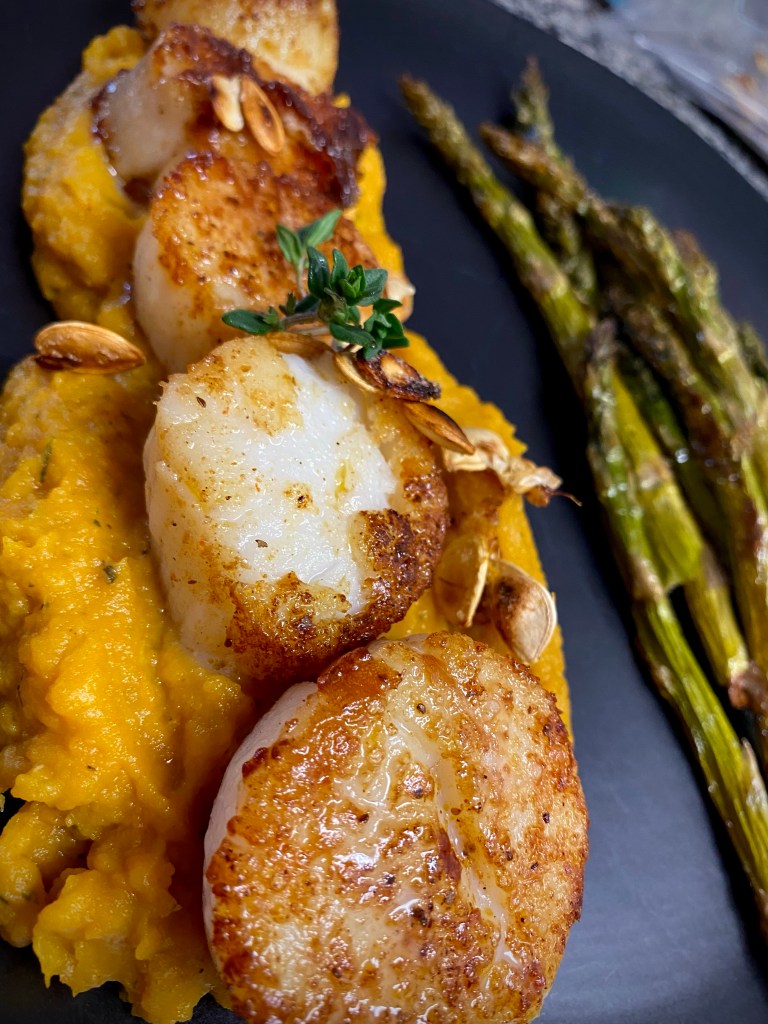 This is the BEST date night dinner! Pan seared scallops are paired with the most delicious acorn squash mash, making for a gorgeous, low carb and KETO feast! Truly restaurant quality! #food #glutenfree #dinner #keto #lowcarb #healthyfood #recipe #datenight #scallops #seafood