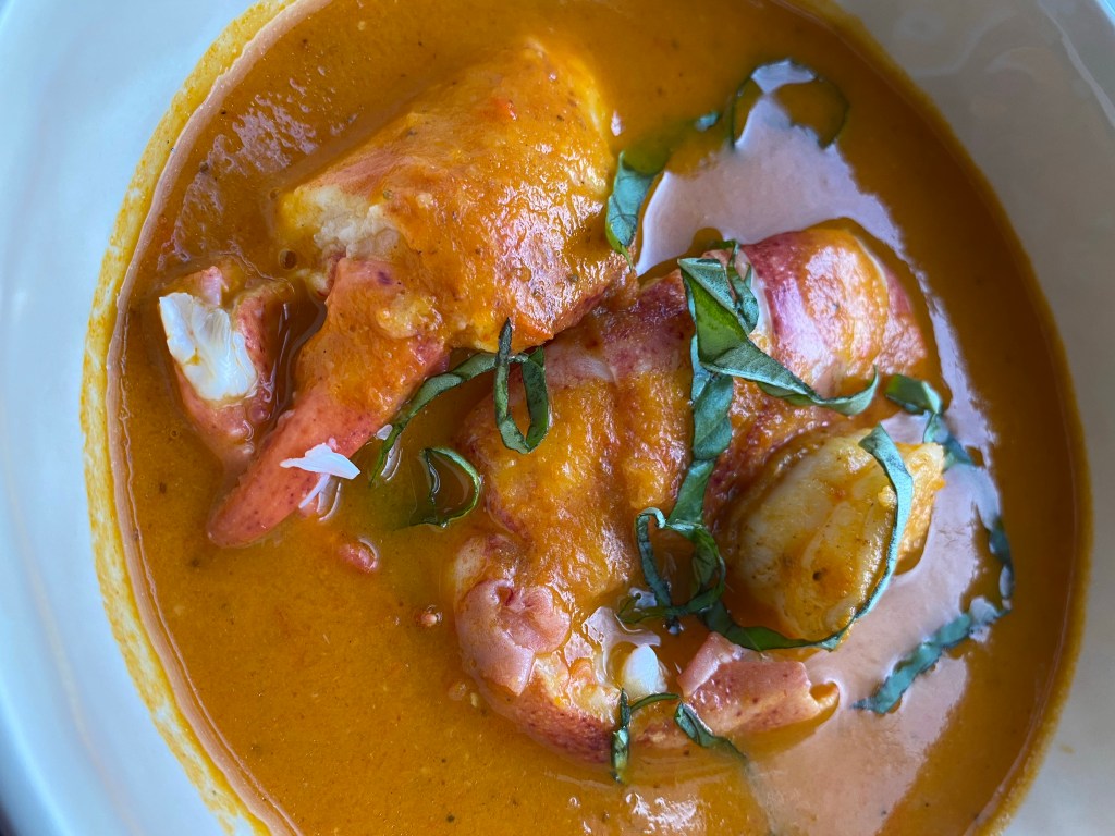 THE MOST OUTRAGEOUSLY DELICIOUS DINNER! Shrimp and Lobster Bisque! This is seriously the best thing I've ever made. #keto #glutenfree #dairyfree #specificcarbohydratediet #healthyfood #soup #paleo #lobster #food #recipe 