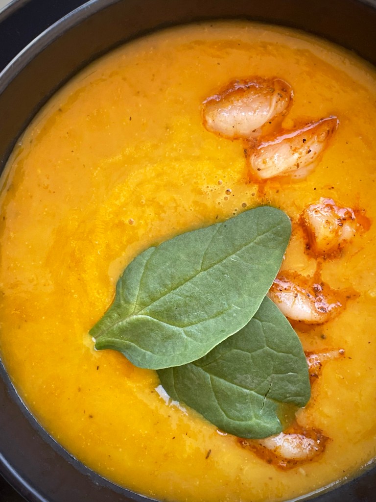 This is the BEST date night dinner! Pan seared scallops are paired with the most delicious acorn squash mash, making for a gorgeous, low carb and KETO feast! Truly restaurant quality! #food #glutenfree #dinner #keto #lowcarb #healthyfood #recipe #datenight #scallops #seafood