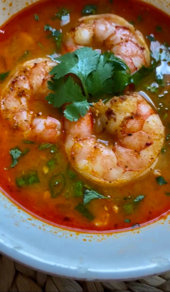 A healthy and delicious KETO soup! Thai Chicken Curry Soup! Made with nutritious ingredients and hearty rotisserie chicken, you can whip up this fast and easy lunch or dinner in no time! #cooking #recipe #food #fitness #keto 