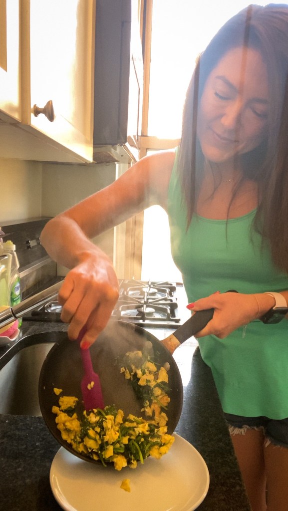 An easy and delicious breakfast recipe! Provençal Scrambled Eggs! Creamy and delicious and busying with flavor! Garlic, sun dried tomatoes and spinach come together for this brunch classic! #food #breakfast #healthyfood #eggs #glutenfree #paleo #keto #scd #cooking #brunch