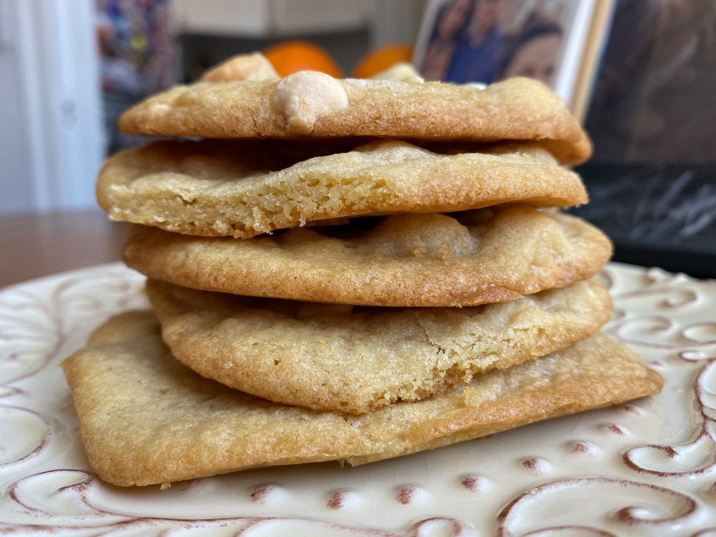 White Chocolate Macadamia Nut Cookies by BeautyBeyondBones! #dessert #baking #food #sweets #cookie #vegetarian #edrecovery 