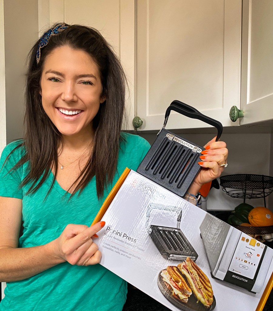 The Ultimate Christmas Gift Guide! Ideas for him, for her, for parents, siblings, even your gamer nephew! It’s the most wonderful time of the year! #christmas #holidays #giftguide #family #parenting #giving #gifts #fall #tech #cooking 