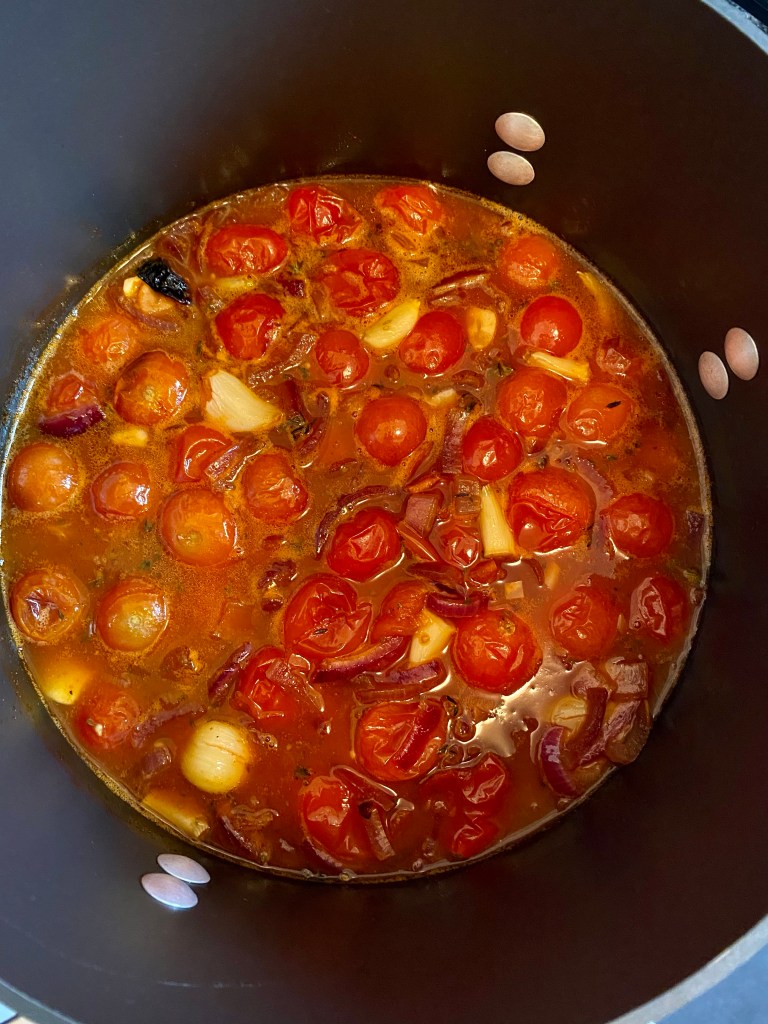 A delicious tomato soup recipe with roasted garlic! This amazing gluten free soup is healthy and packed with flavor! It will be your family’s new favorite dinner! #healthyfood #food #recipe #tomatosoup #soup #glutenfree #paleo #keto #lowcarb 