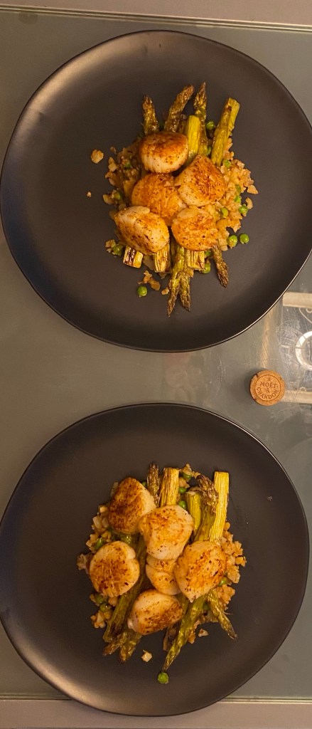 An outrageously delicious 30 MINUTE MEAL! This healthy #dinner combines pan seared #scallops with golden brown cauliflower rice for the perfect #keto and gluten free meal! Make this tonight! #glutenfree #food #recipe #healthy #healthyfood #lowcarb #specificcarbohydratediet 