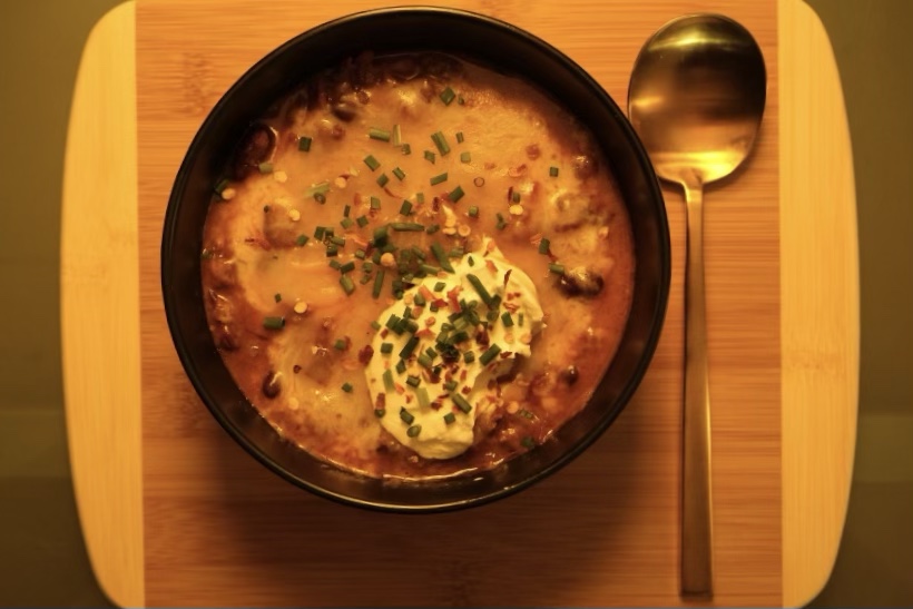 When the weather gets cold, it calls for CHILI! this hearty and delicious family recipe is healthy, gluten free and until now - TOP SECRET! that’s right! Nobody makes chili like they do in the Midwest! #food #glutenfree #dinner #chili #keto #paleo #cooking #recipe #soup #beef #midwest