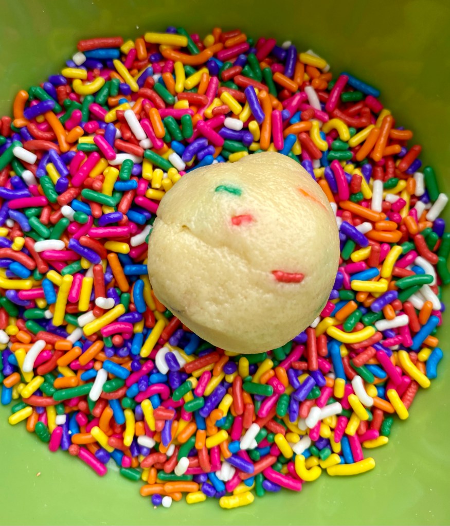 Easy Funfetti Cookies you can whip up in under an hour! Why? STORE BOUGHT #COOKIE DOUGH! Perhaps it's cheating, but hey -- you can't knock the results! #baking #cookies #dessert #food #edrecovery #family #treats #yum 