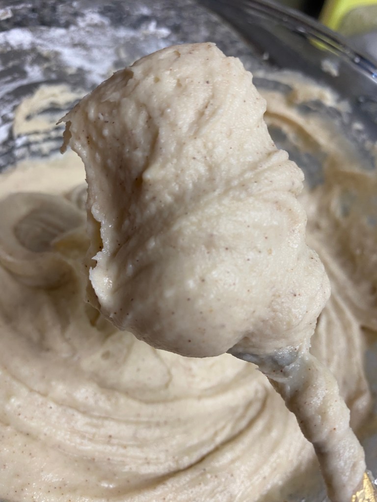 These are the best #cookies in the world! Soft and chewy #PUMPKIN SPICE #COOKIES topped with a mound of the most decadent CINNAMON CREAM CHEESE FROSTING! Talk about a treat! Make these for #Thanksgiving! #food #dessert #yummy #baking #pumpkinspice #thanksgivingrecipes
