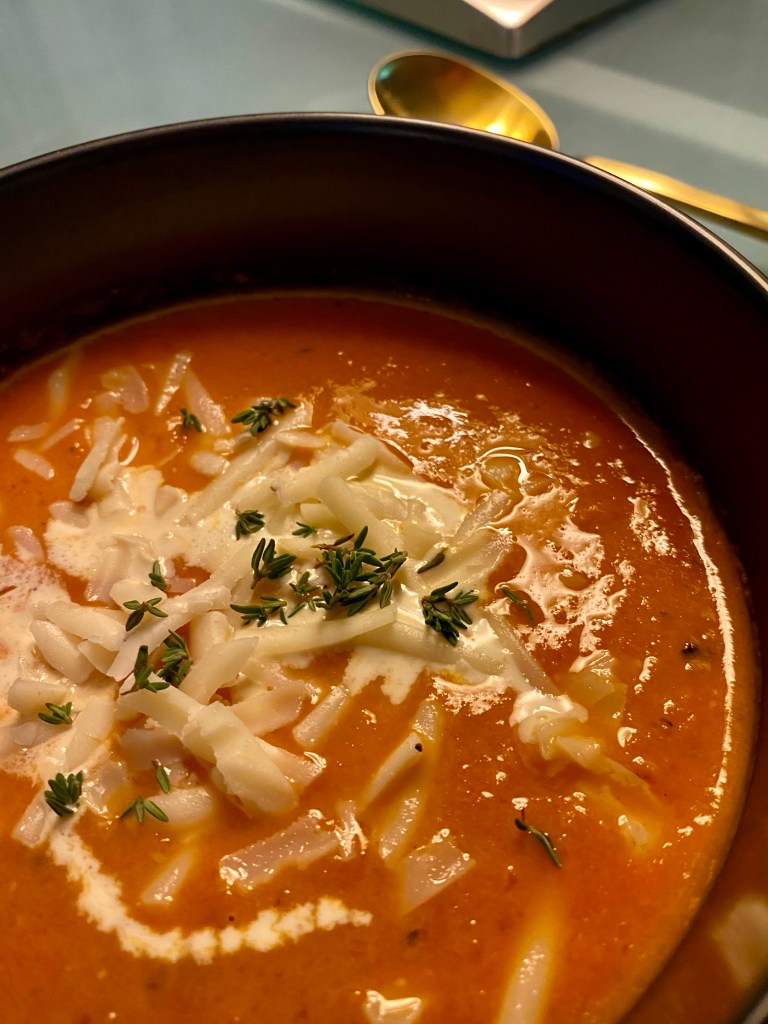 A delicious tomato soup recipe with roasted garlic! This amazing gluten free soup is healthy and packed with flavor! It will be your family’s new favorite dinner! #healthyfood #food #recipe #tomatosoup #soup #glutenfree #paleo #keto #lowcarb 