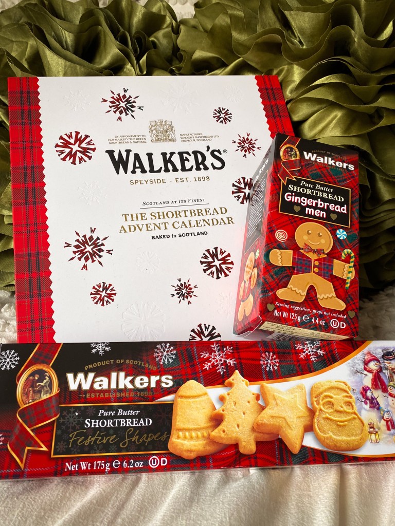 The Ultimate Christmas Gift Guide! Ideas for him, for her, for parents, siblings, even your gamer nephew! It’s the most wonderful time of the year! #christmas #holidays #giftguide #family #parenting #giving #gifts #fall #tech #cooking 