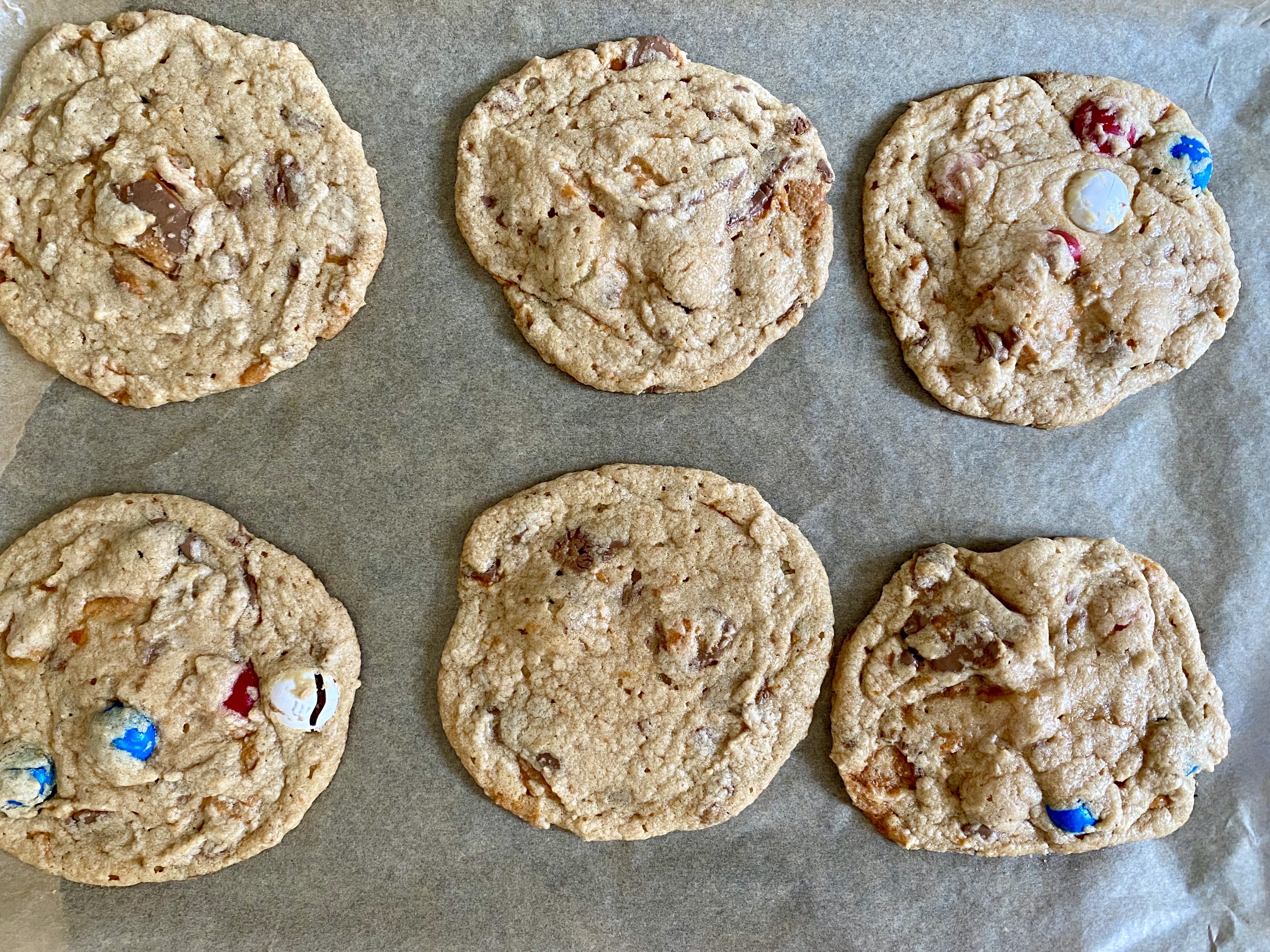 Butterfinger Cookies by BeautyBeyondBones #dessert #treats #yummy #butterfinger #chocolate #peanutbutter #cookies #food #edrecovery