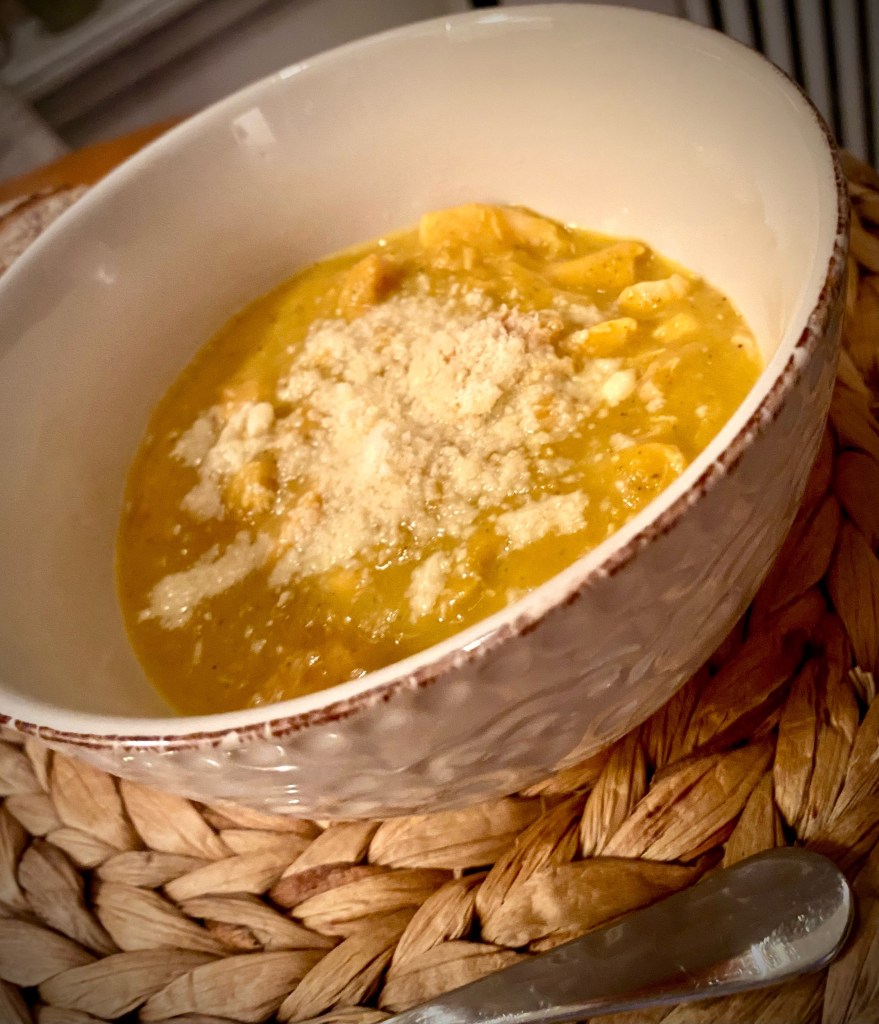 This White Bean Chicken Soup is a delicious -- and nutrient dense -- #soup! And you can whip it up in 30 minutes! It's the perfect gluten free and #keto meal for a lazy Saturday afternoon! #food #cooking #glutenfree #soup #recipe #paleo #lowcarb #healthyfood