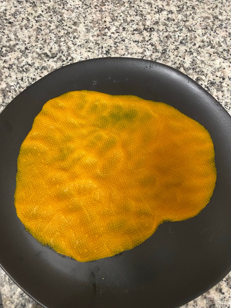 These are the best #cookies in the world! Soft and chewy #PUMPKIN SPICE #COOKIES topped with a mound of the most decadent CINNAMON CREAM CHEESE FROSTING! Talk about a treat! Make these for #Thanksgiving! #food #dessert #yummy #baking #pumpkinspice #thanksgivingrecipes