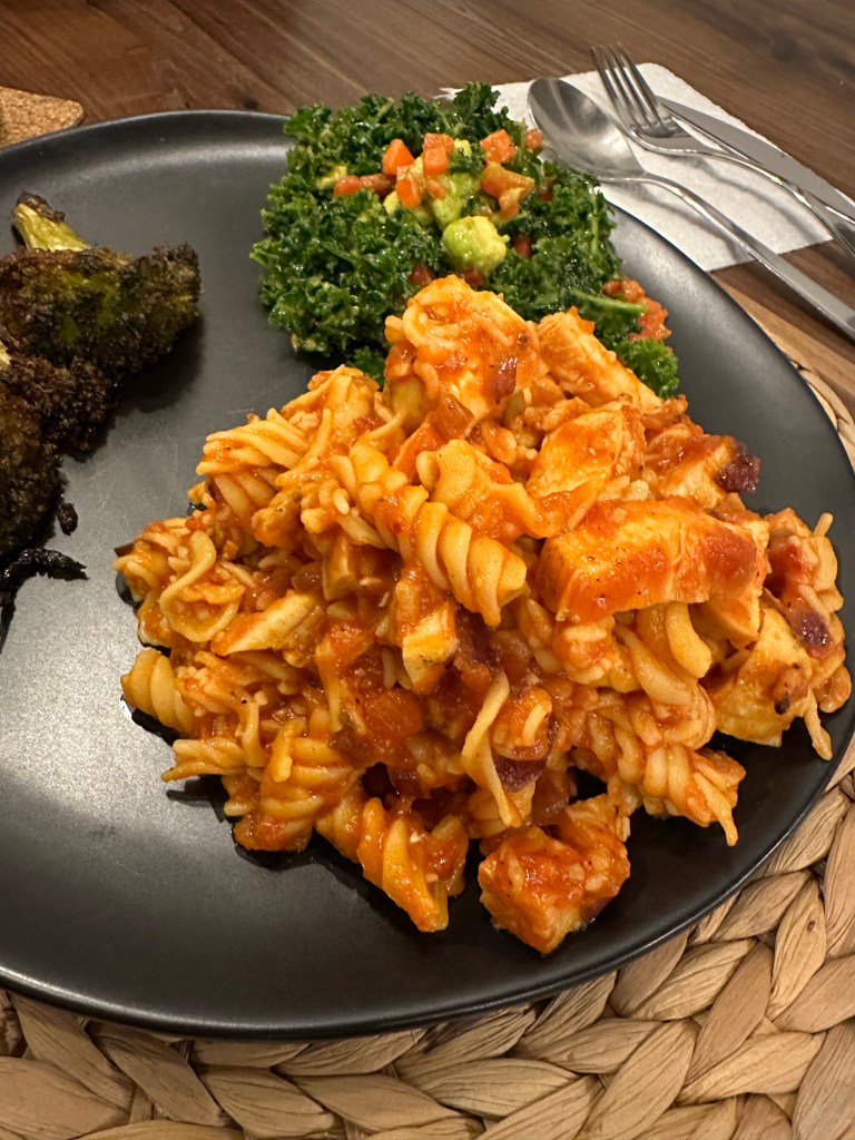 This easy cooking hack takes your jarred pasta sauce and makes it taste HOMEMADE! Plus, I bet you have all the ingredients already! #cooking #food #pasta #hack #recipe #glutenfree #lowcarb #healthy #healthyfood #yum