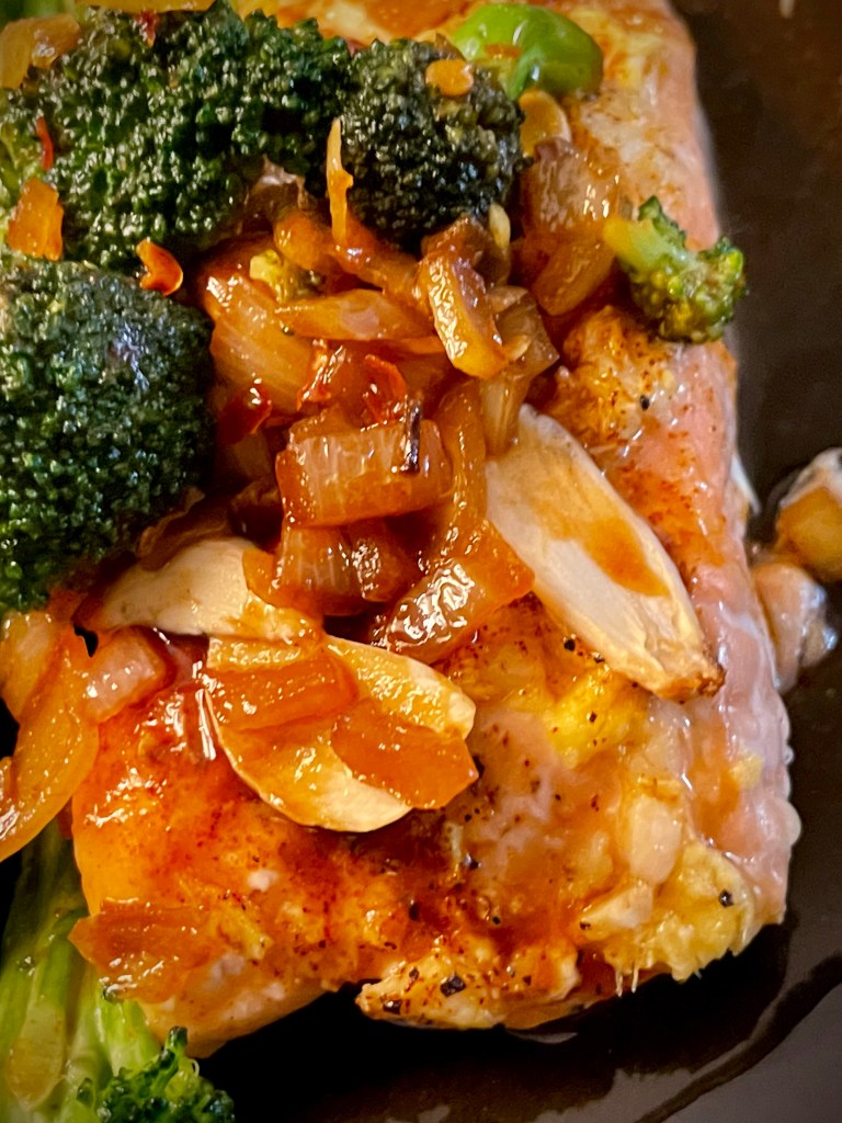 A new cooking method to make the most delicious and JUICY salmons you’ve ever had! CAST IRON Ginger Garlic Salmon! #keto #glutenfree #food #lowcarb #healthyfood #dinner #paleo #specificcarbohydratediet #salmon #cooking 