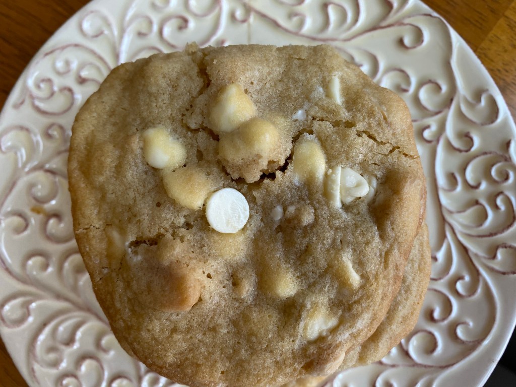 White Chocolate Macadamia Nut Cookies by BeautyBeyondBones! #dessert #baking #food #sweets #cookie #vegetarian #edrecovery 